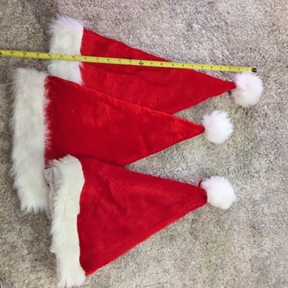 6 Santa hats